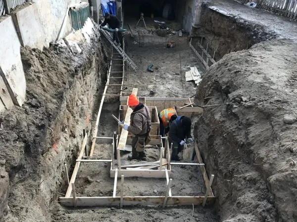 Rear addition — setting foundation forms