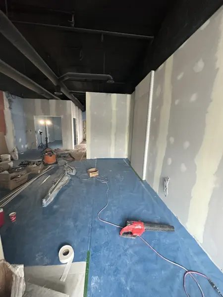 Preparation of the salon floor and new room divisions