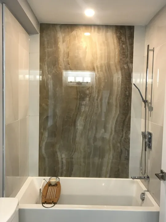 Finished bathtub and stone-look wall